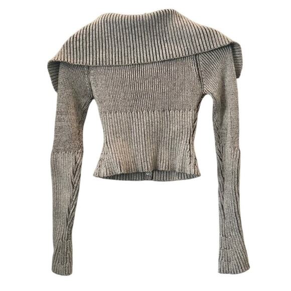 Stylish Gray Ribbed Sweater - Picture 4 of 4